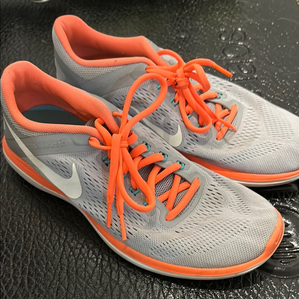 Nike Gray and Orange Athletic Shoes Lightweight Breathable Design